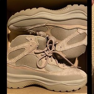 YEEZY DESERT BOOT “ROCK”